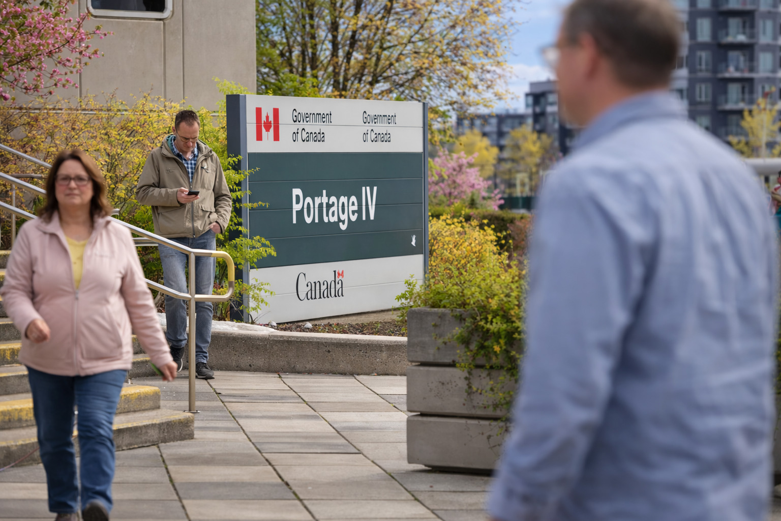 Federal early retirement program expands as public service workforce restructuring accelerates